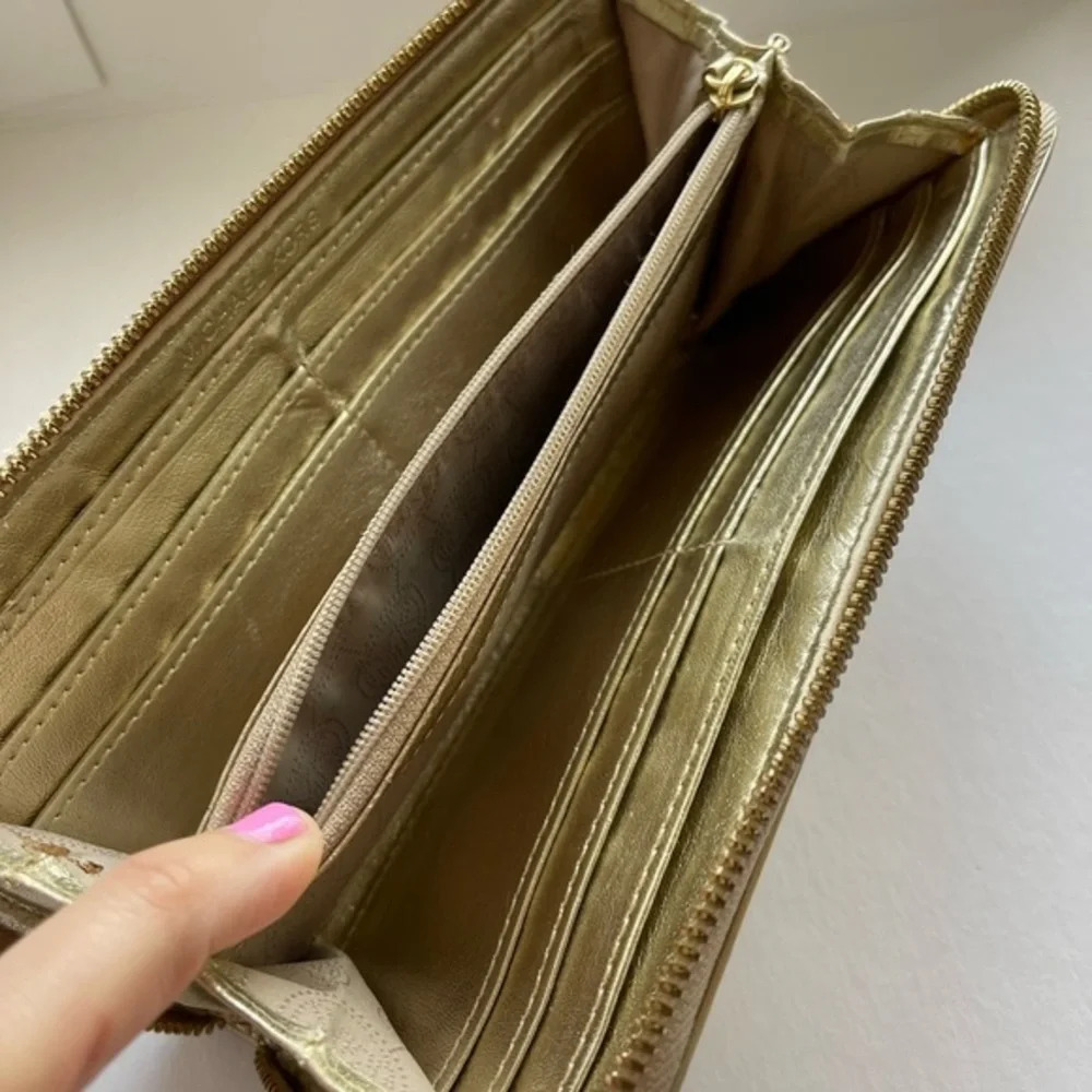 Michael Kors Gold metallic leather Jet Set Zip Around Wallet - Picture 7 of 16